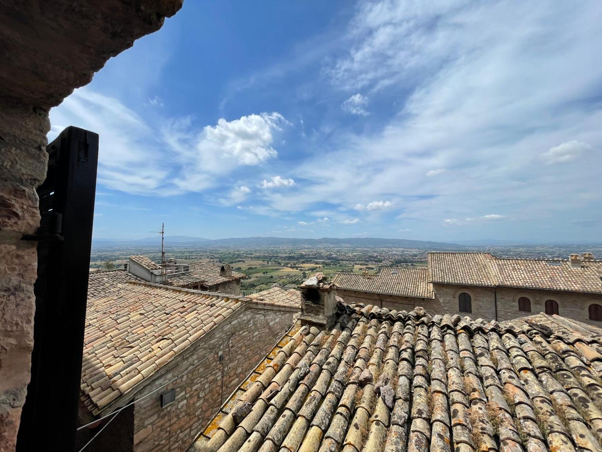 Happy House - Porta San Giacomo Appartement Assisi Buitenkant foto