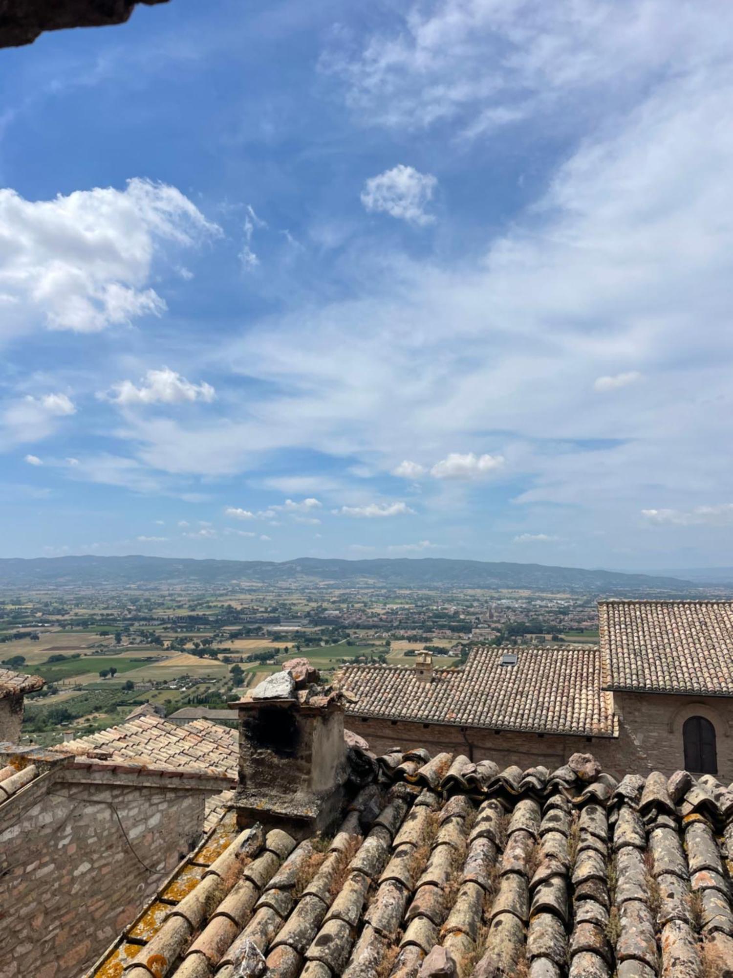 Happy House - Porta San Giacomo Appartement Assisi Buitenkant foto