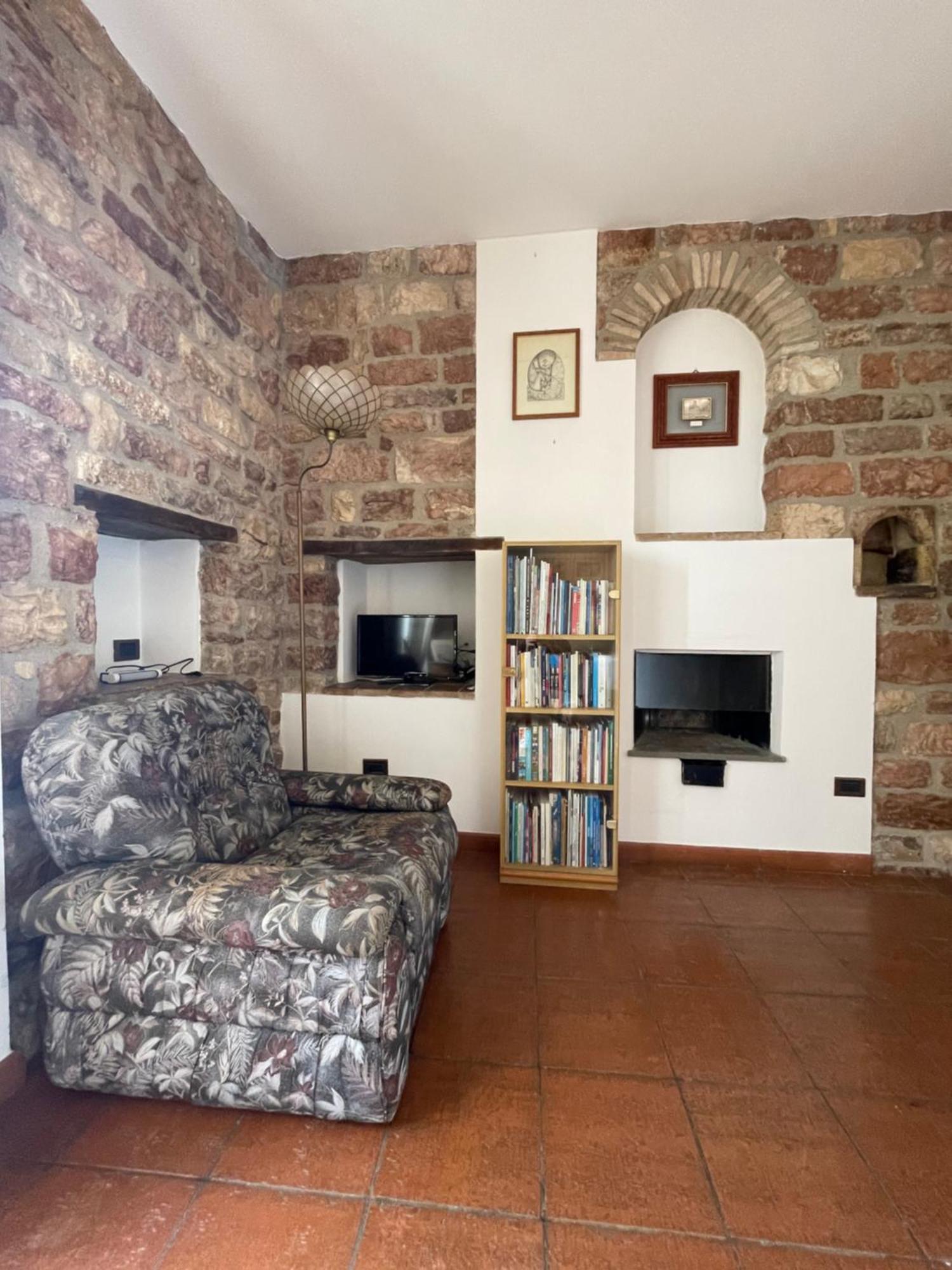 Happy House - Porta San Giacomo Appartement Assisi Buitenkant foto