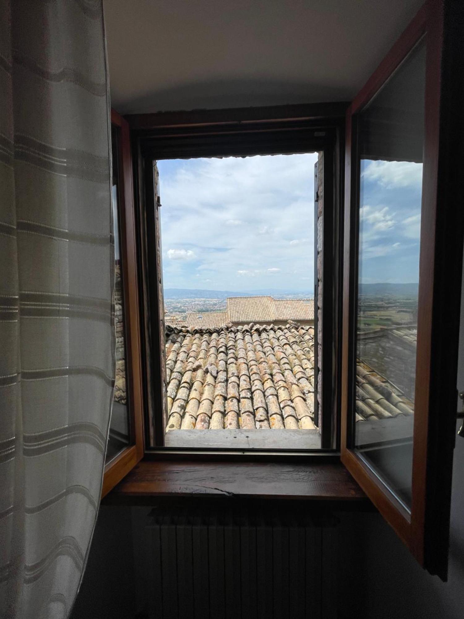 Happy House - Porta San Giacomo Appartement Assisi Buitenkant foto