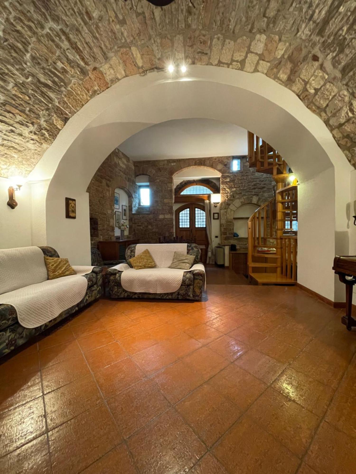 Happy House - Porta San Giacomo Appartement Assisi Buitenkant foto